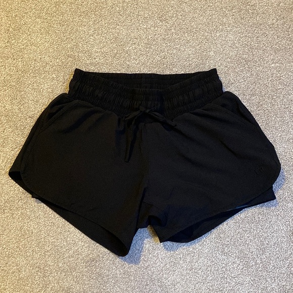 Albion Fit Black Lunge Shorts - Picture 2 of 7